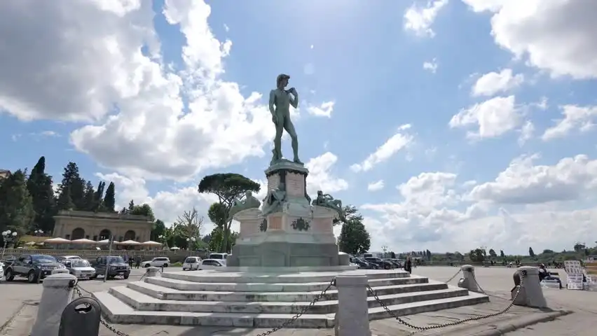 Tour a Piazzale Michelangelo - Copia in bronzo della famosa statua il David di Michelangelo Buonarroti